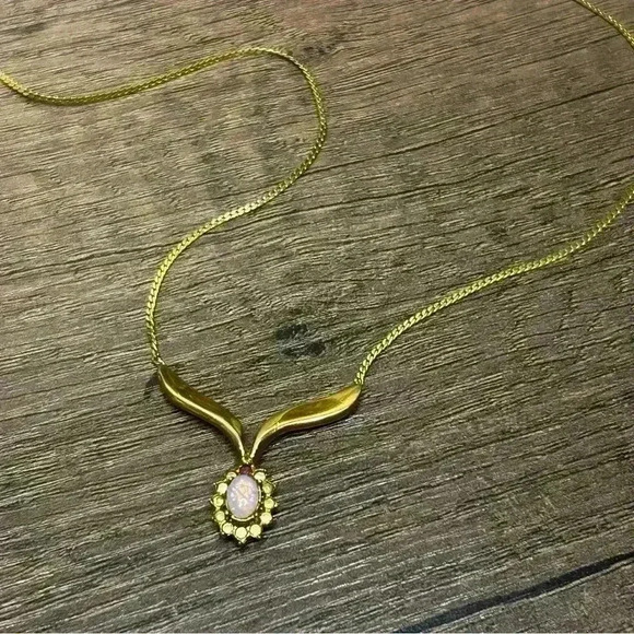 Vintage Gold Plated Opal Pendant Necklace - Picture 3 of 5